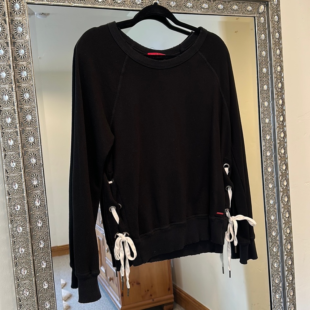Black crew neck sweater